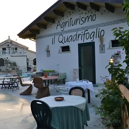 Agriturismo Il Quadrifoglio Lantgård Chieti